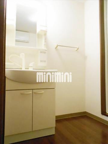 洗面設備　洗髪洗面化粧台付きです