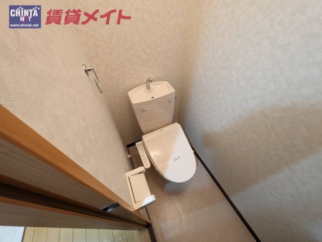 【松阪市小舟江町のアパートのトイレ】