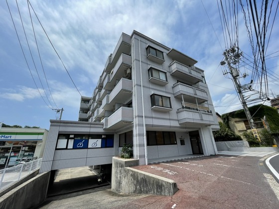 広島市西区己斐中のマンションの建物外観