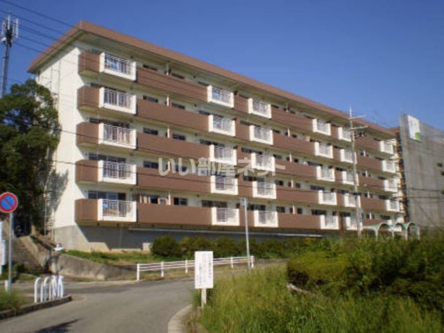 神戸市北区泉台のマンションの建物外観