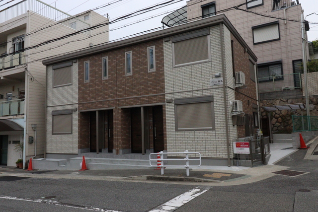 神戸市垂水区高丸のアパートの建物外観