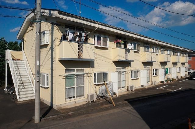 太田市新道町のアパートの建物外観