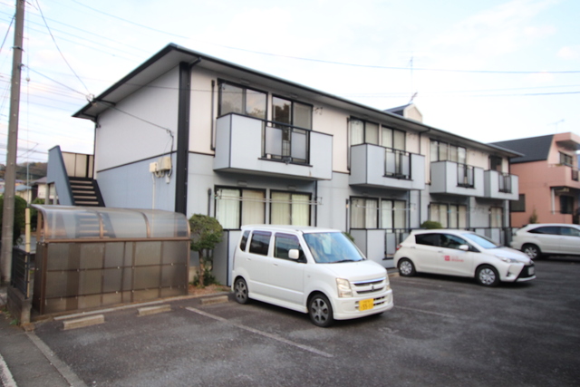 町田市広袴のアパートの建物外観