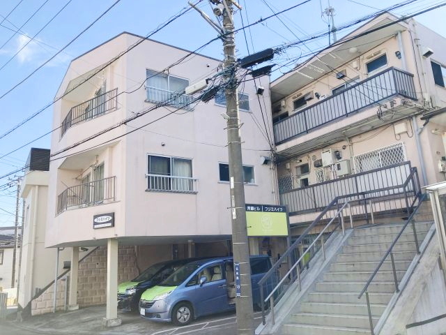 横浜市保土ケ谷区仏向西のマンションの建物外観