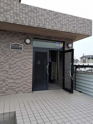 【高松市屋島西町のマンションのエントランス】