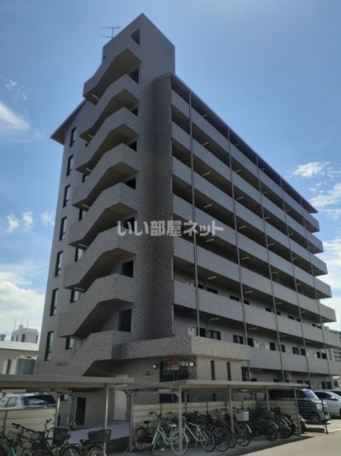 【高松市屋島西町のマンションの建物外観】