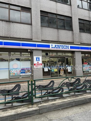 【LAPiS西新宿五丁目のコンビニ】