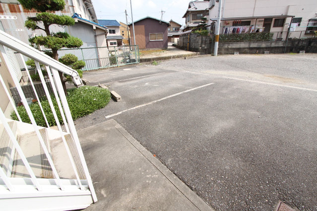 【香芝市畑のアパートの駐車場】