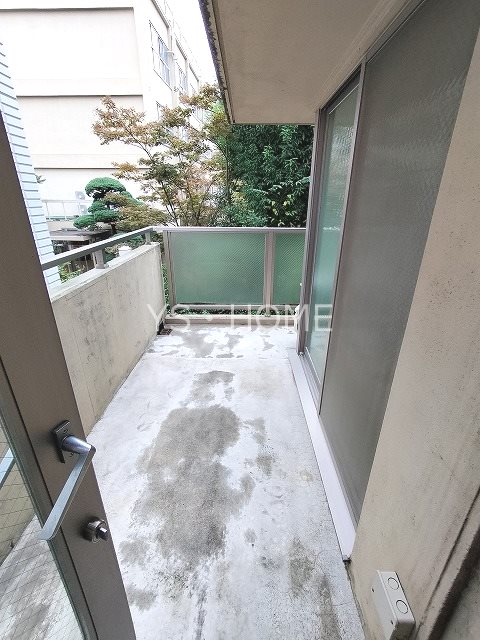 【武蔵野市境南町のマンションのバルコニー】