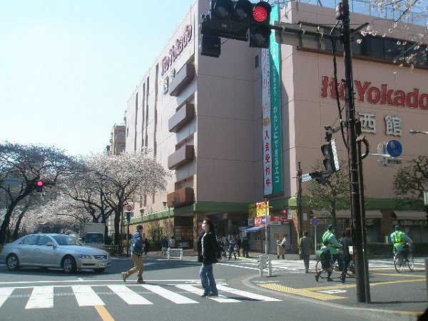 【武蔵野市境南町のマンションのスーパー】