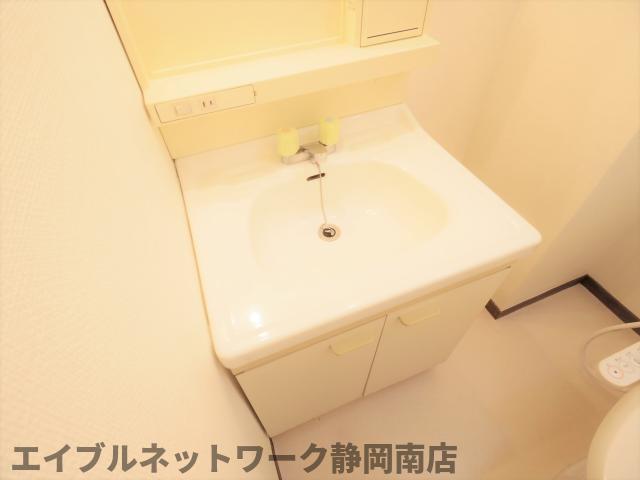 【静岡市駿河区小鹿のマンションの洗面設備】