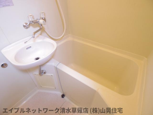 バス・シャワールーム　コンパクトで使いやすいお風呂です