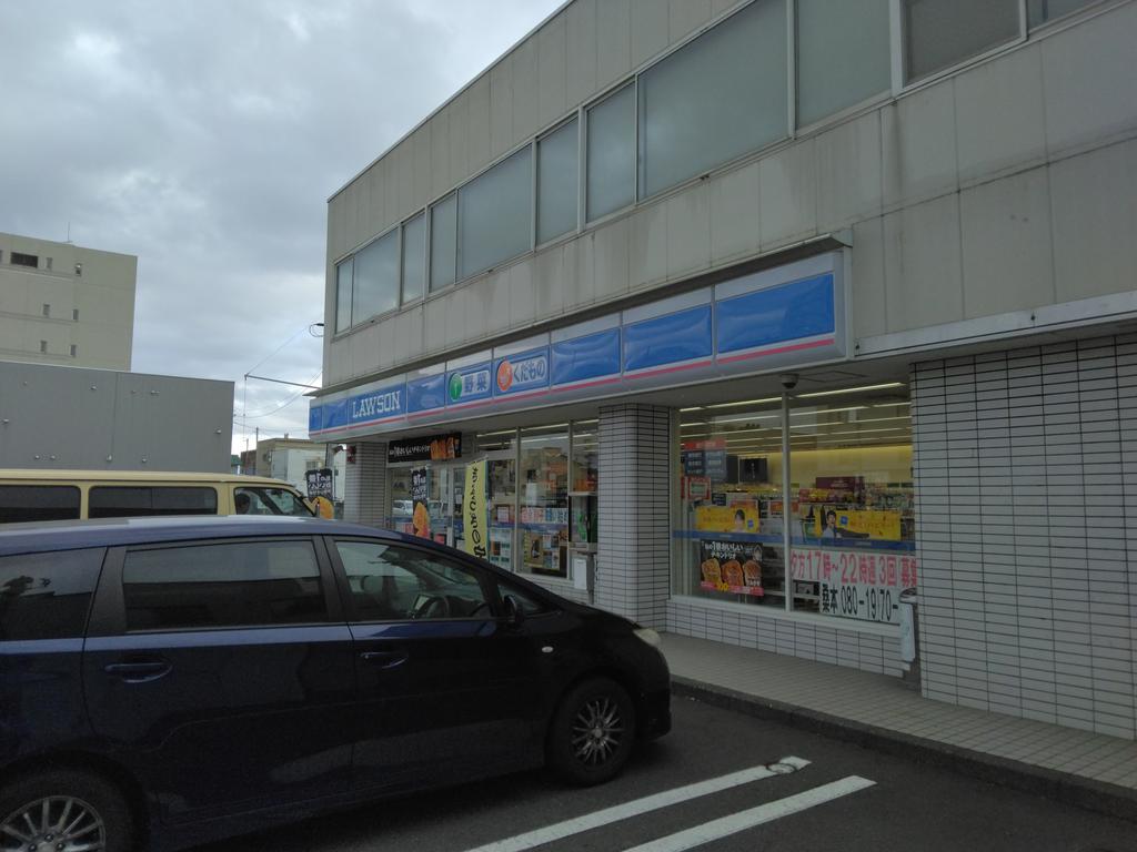 コンビニ　ローソン苫小牧栄町三丁目店（コンビニ）まで165m