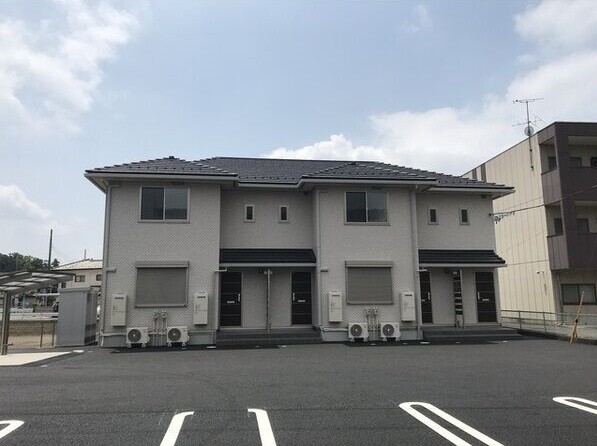 太田市内ケ島町のアパートの建物外観