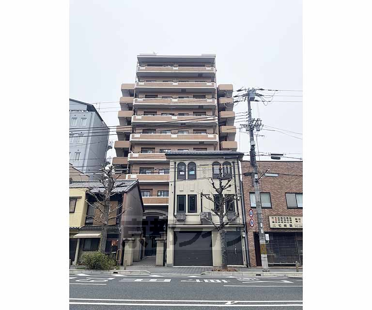 京都市下京区溜池町のマンションの建物外観