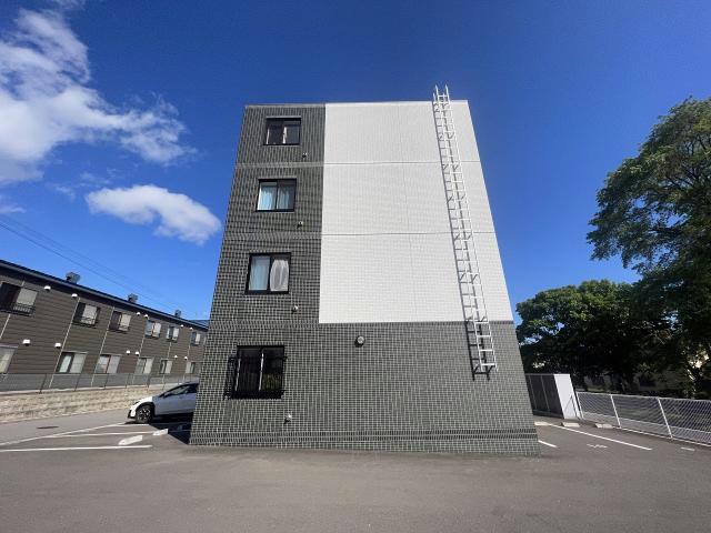 【函館市花園町のマンションの建物外観】