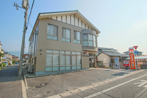 【岡山市中区関のマンションの郵便局】