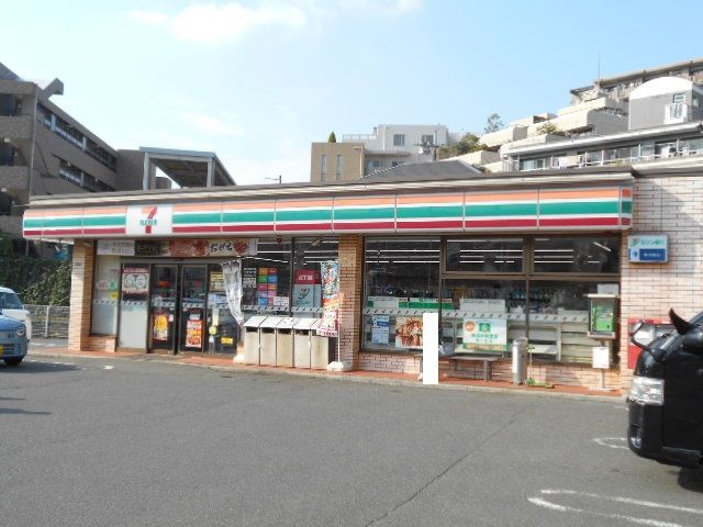 【川崎市宮前区犬蔵のマンションのコンビニ】