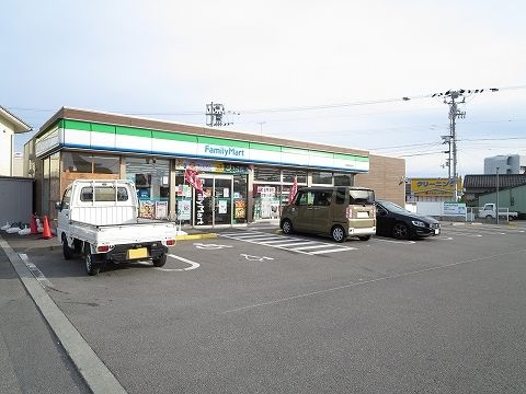 コンビニ　ファミリーマート和田島店様（コンビニ）まで700m