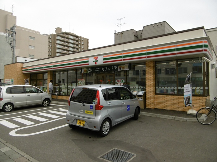 コンビニ　セブンイレブン（コンビニ）まで47m