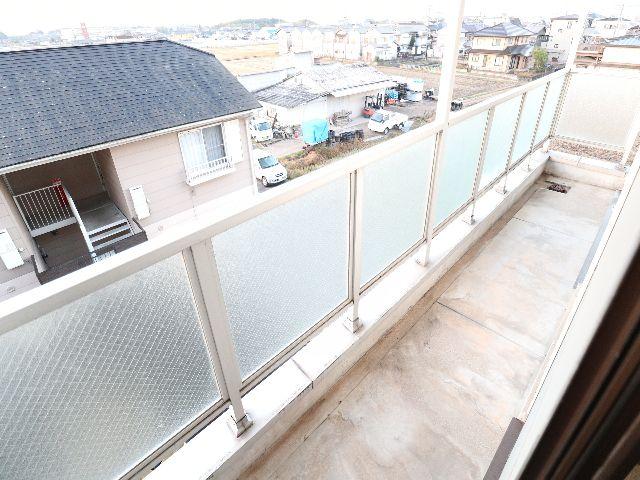 バルコニー　お洗濯にも便利なバルコニー付き
