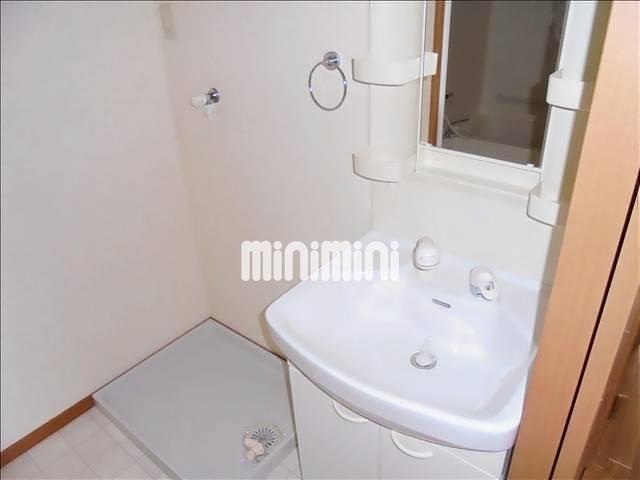 洗面設備　洗面台・洗濯機置場です。