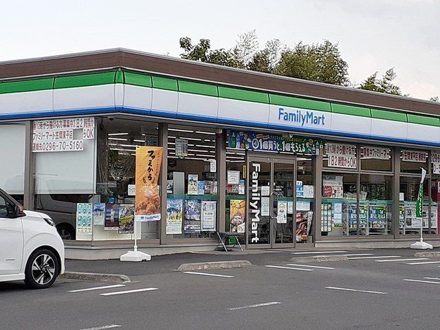 コンビニ　ファミリーマート笠間東平店（コンビニ）まで467m