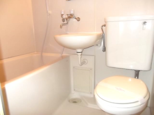 バス・シャワールーム　お掃除が楽なユニットバスです。