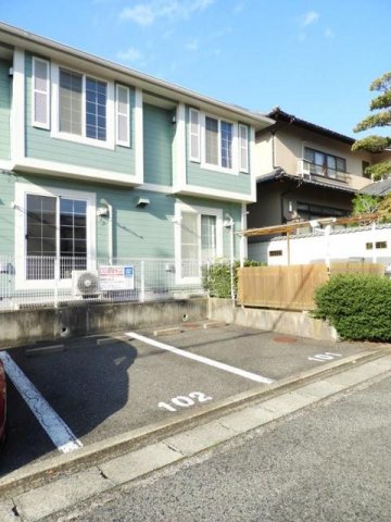 駐車場　駐車場があるので、車を買う予定の方も安心です