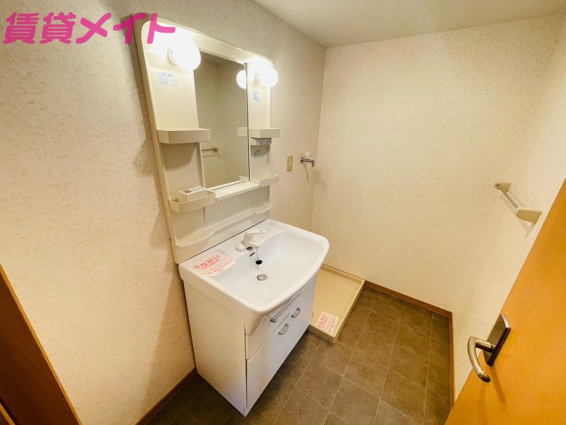 洗面設備　別部屋同型タイプ