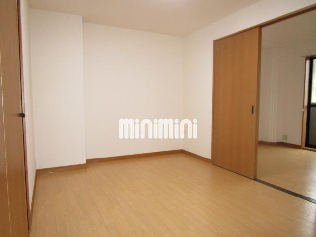 その他部屋・スペース　中６帖洋間です。