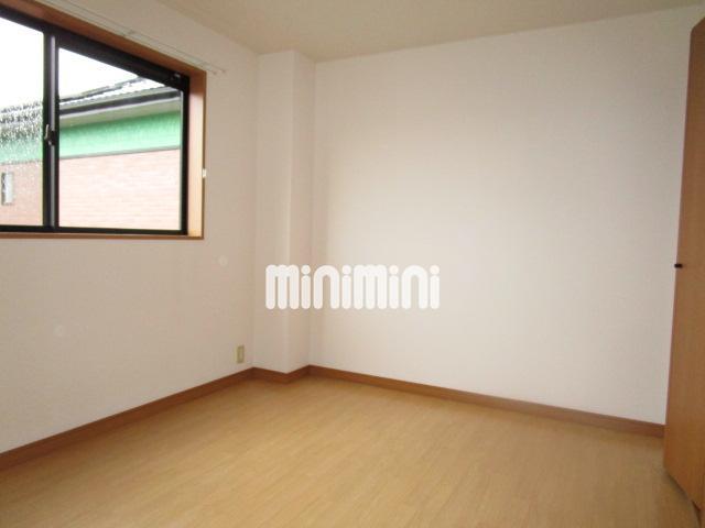 その他　北側５．６帖洋間です。