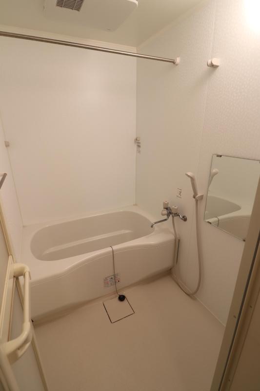 バス・シャワールーム　浴室乾燥機付きバス