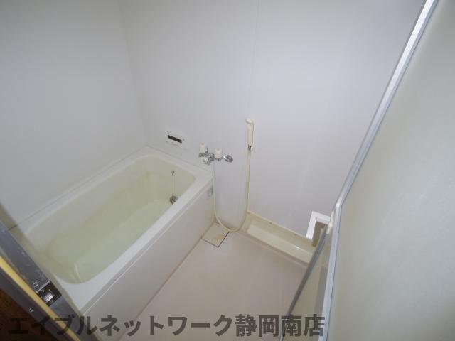 バス・シャワールーム　落ち着いた空間のお風呂です