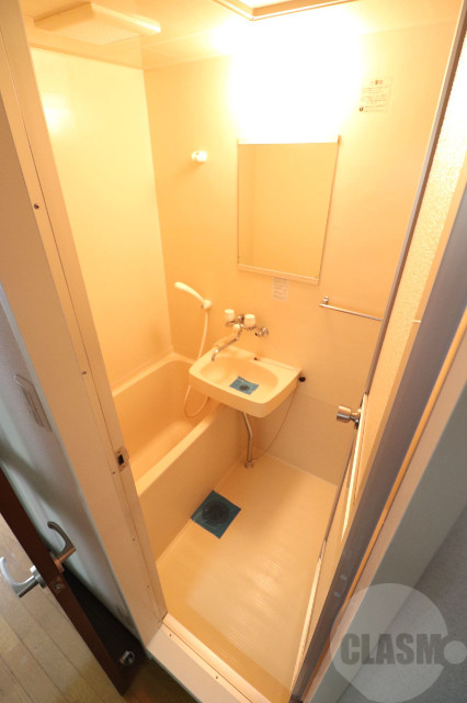 バス・シャワールーム　清潔感のあるバスルーム