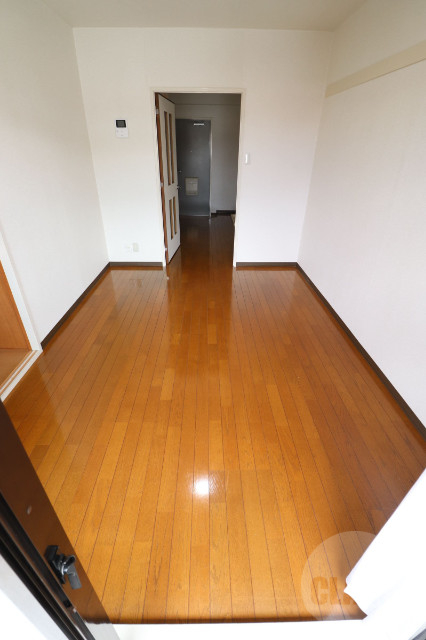 居室・リビング　６帖の洋室です