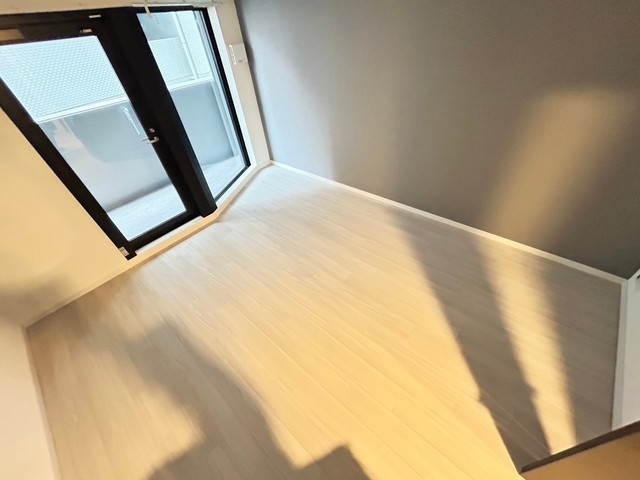 居室・リビング　別階１４号室