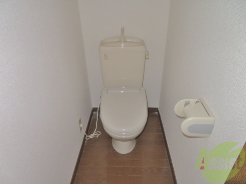 トイレ　シンプルなトイレです。問題なくお使いいただけます。