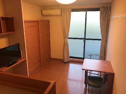 居室・リビング　居室は1階がフローリング・2階が絨毯敷きです