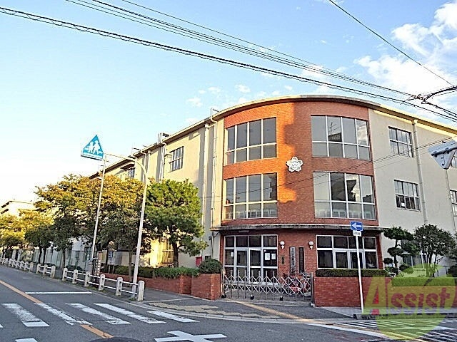 小学校　南桜塚小学校（小学校）まで432m