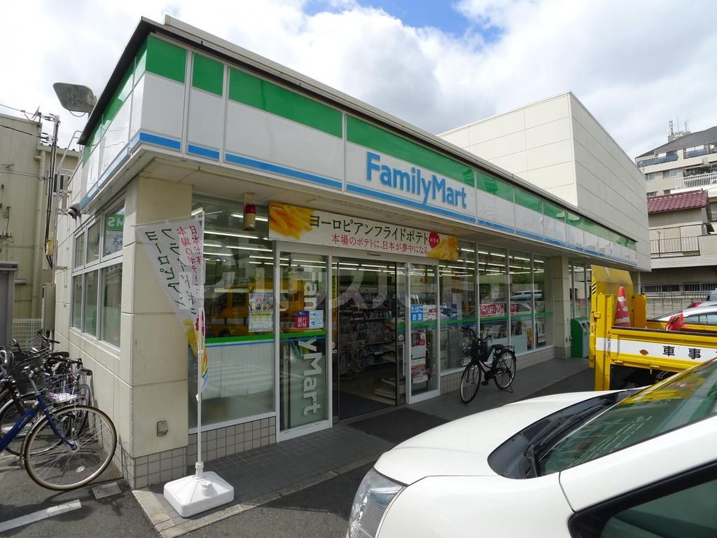 コンビニ　ファミリーマート加平一丁目店（コンビニ）まで120m