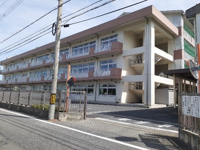 中学校　高崎市立中尾中学校（中学校）まで400m