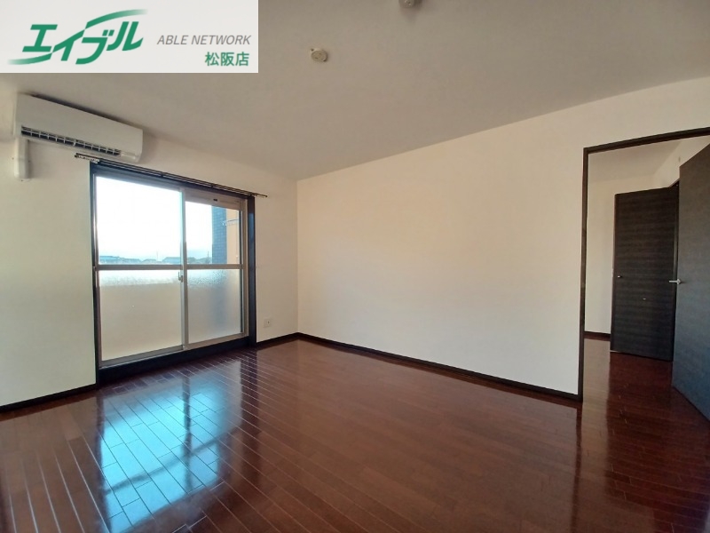 居室・リビング　同型参考写真