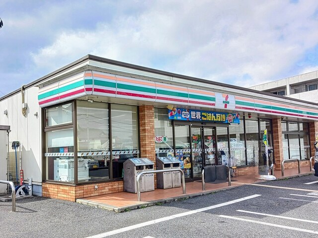 コンビニ　セブンイレブン（コンビニ）まで780m