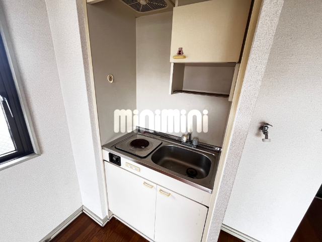 キッチン　電気コンロのキッチン。