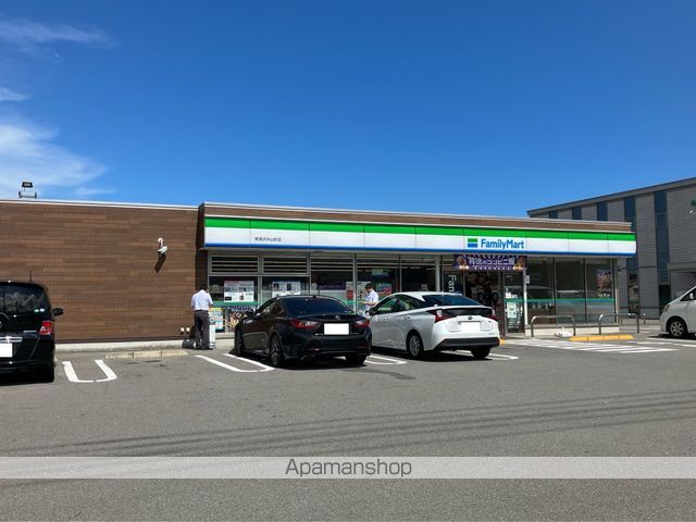コンビニ　ファミリーマート新居浜外山町店（コンビニ）まで450m
