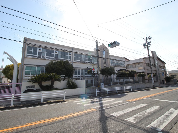 中学校　名古屋市立原中学校（中学校）まで550m