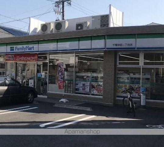 コンビニ　ファミリーマート（コンビニ）まで945m