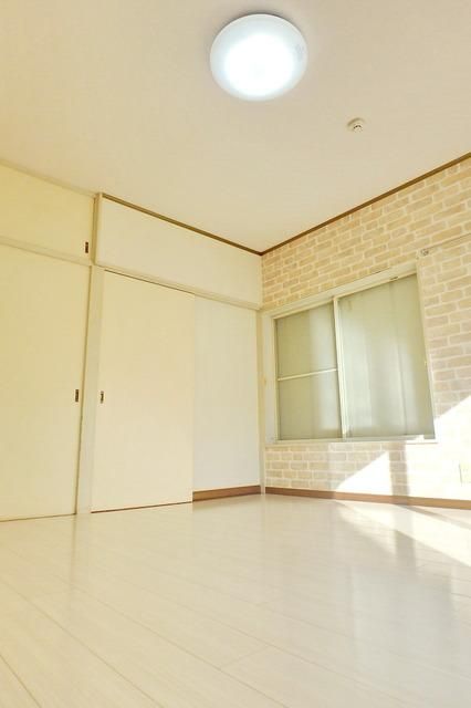 居室・リビング　★洋室広々8帖★