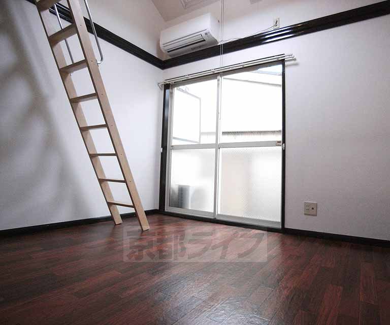 居室・リビング　６帖の洋室です。